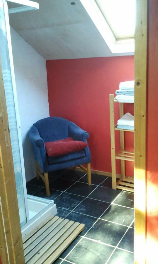מואטה The Village Studio Apartments מראה חיצוני תמונה