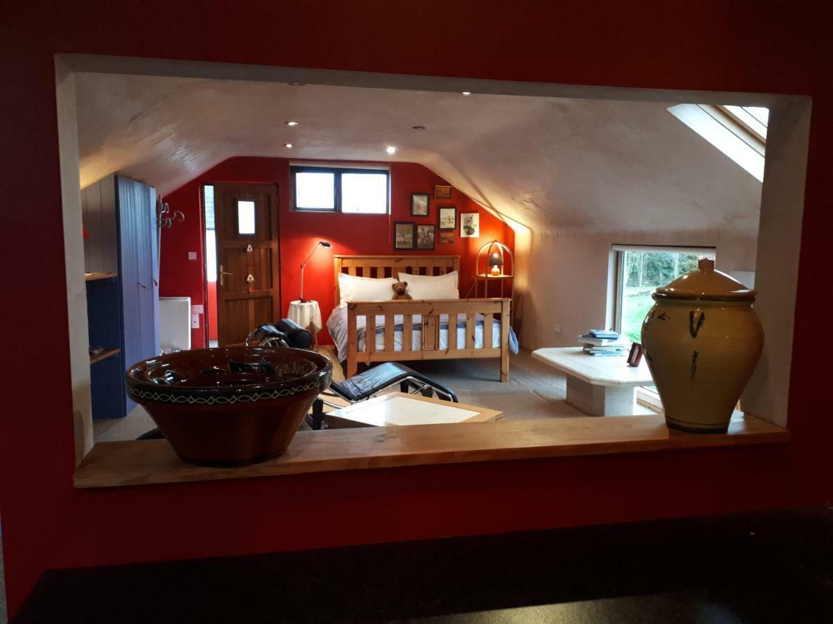 מואטה The Village Studio Apartments מראה חיצוני תמונה